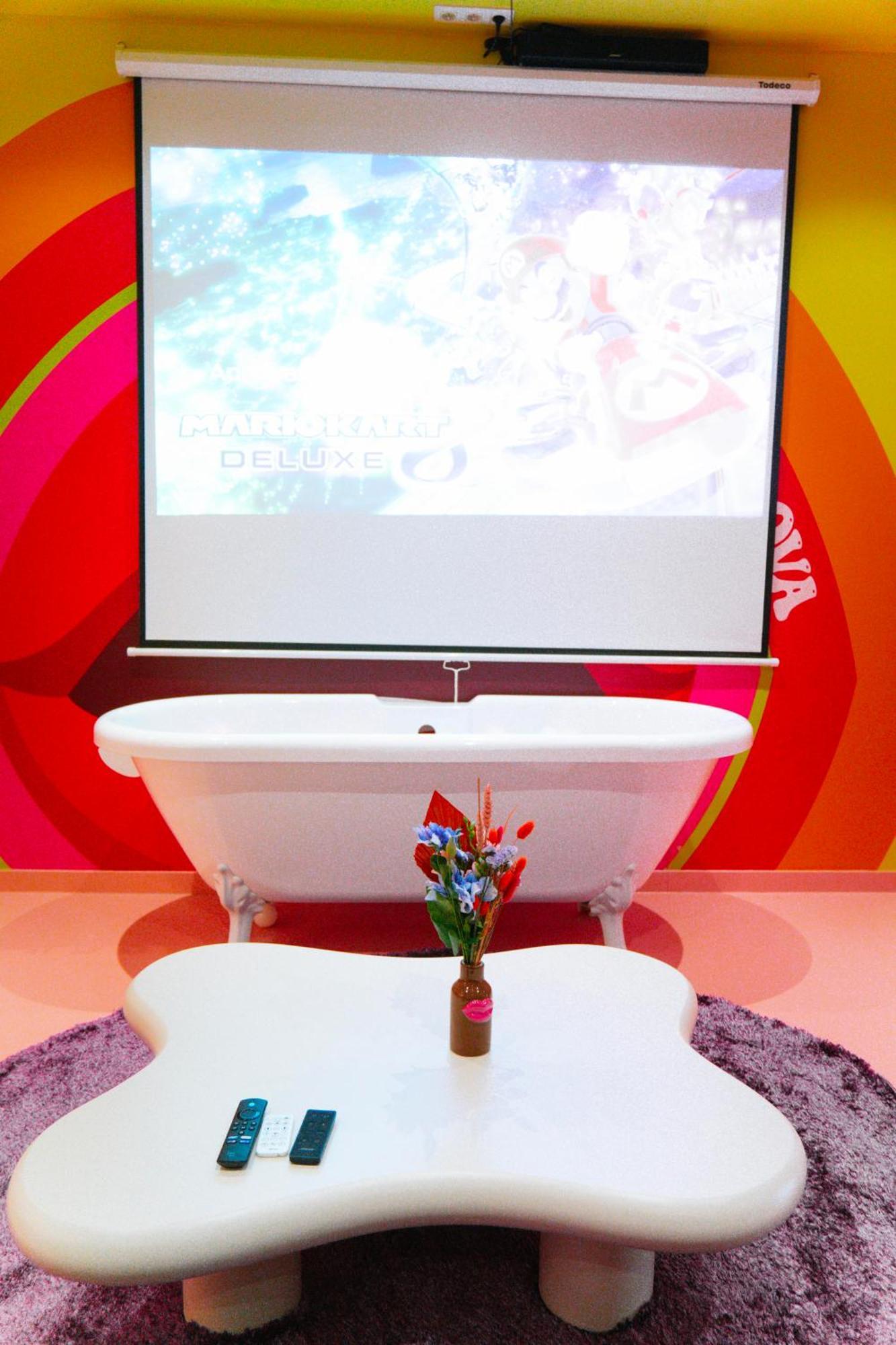 Capsule Girl Power Spa - Balneo - Sauna - Karaoke - Billard - 2 Chambres Шарлероа Екстериор снимка