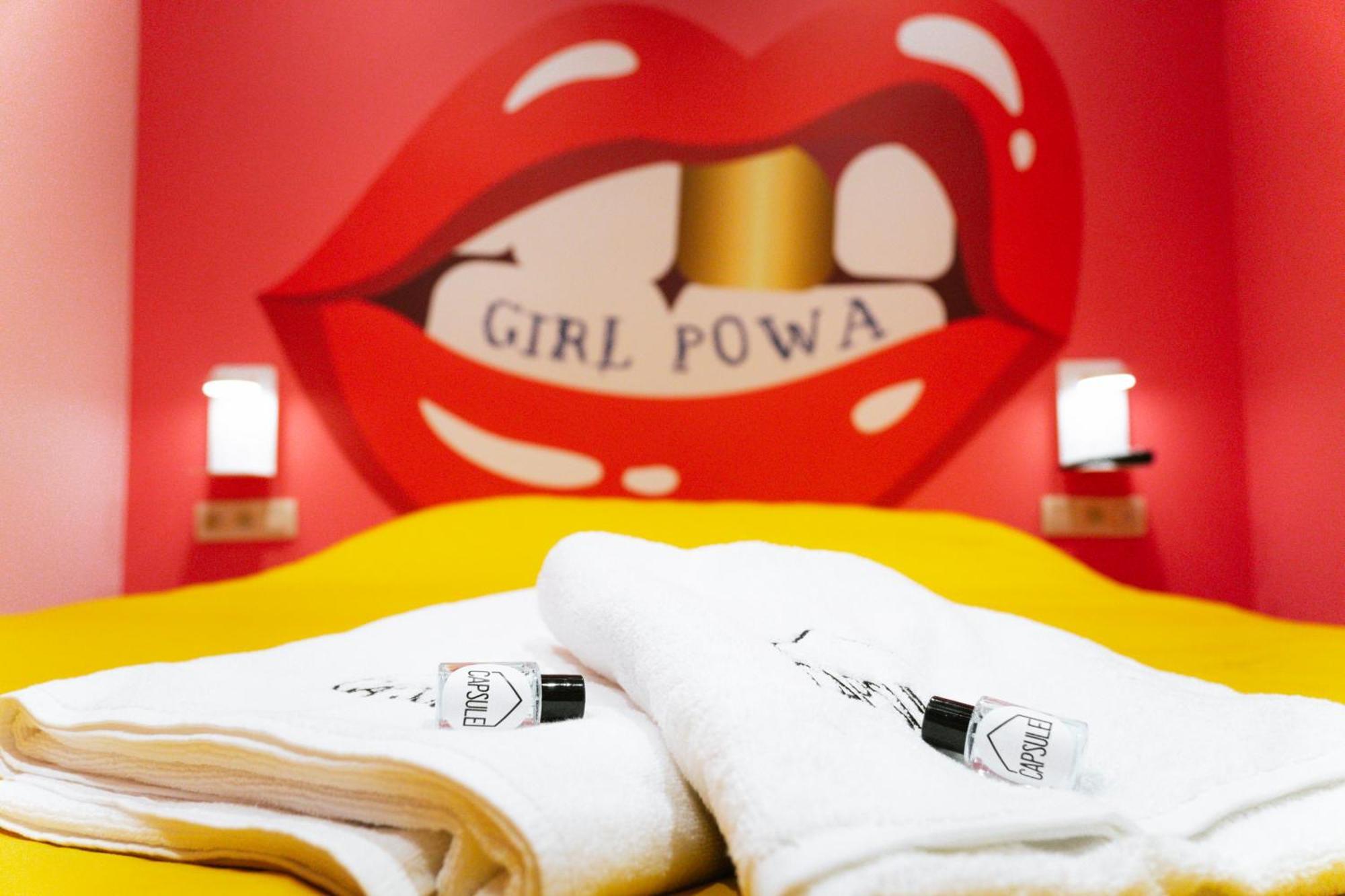 Capsule Girl Power Spa - Balneo - Sauna - Karaoke - Billard - 2 Chambres Шарлероа Екстериор снимка