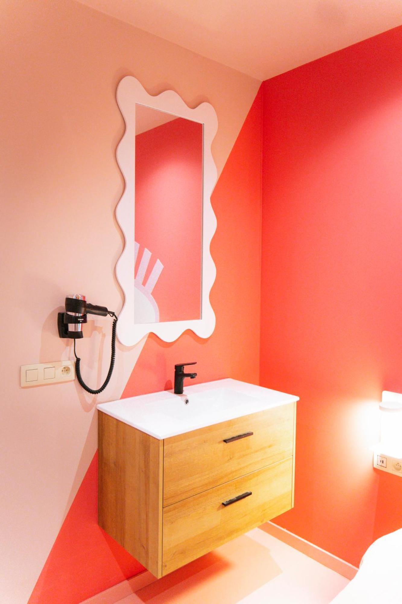 Capsule Girl Power Spa - Balneo - Sauna - Karaoke - Billard - 2 Chambres Шарлероа Екстериор снимка