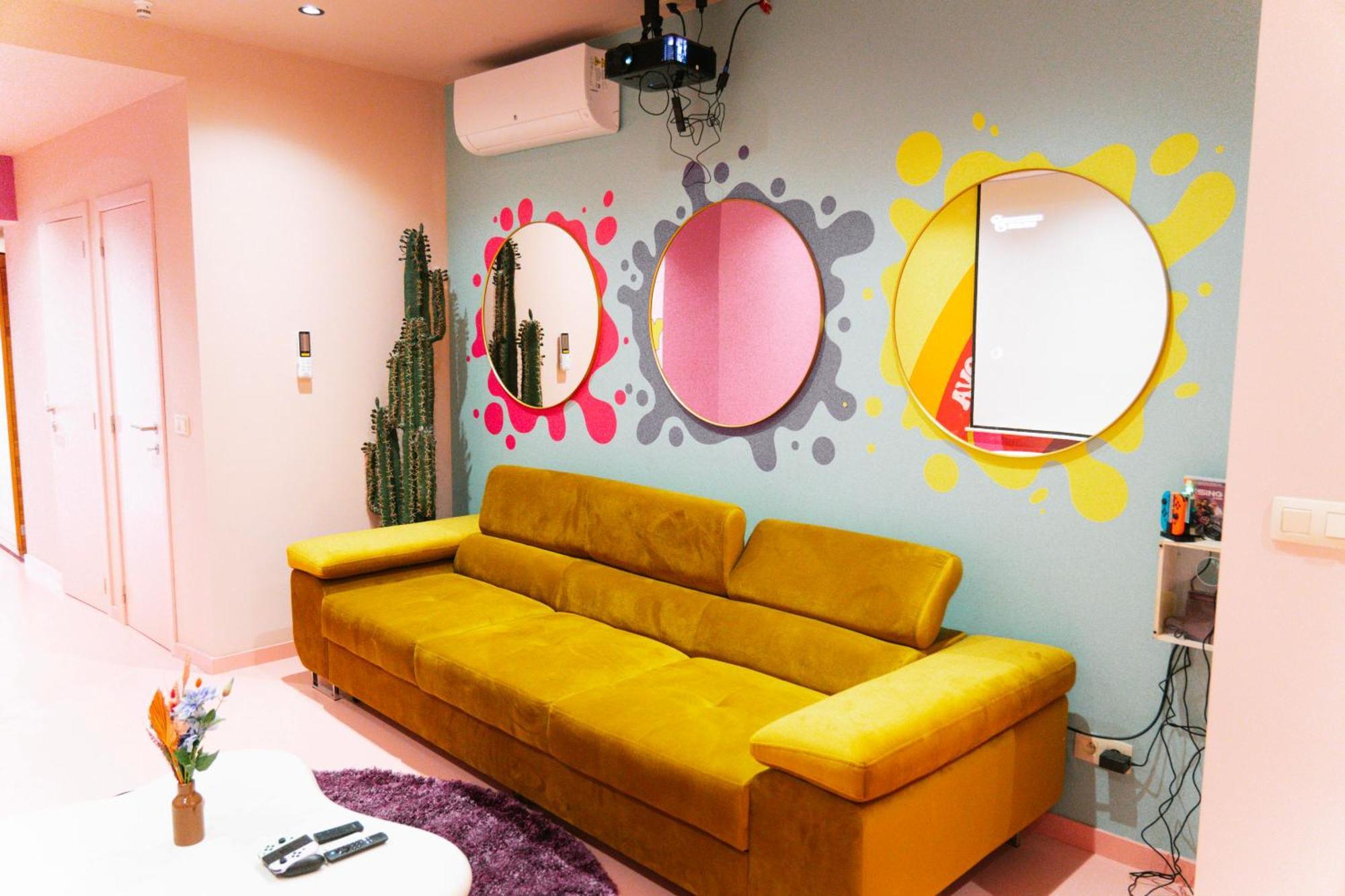 Capsule Girl Power Spa - Balneo - Sauna - Karaoke - Billard - 2 Chambres Шарлероа Екстериор снимка